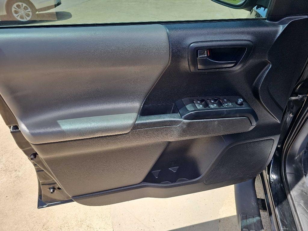 Toyota Tacoma 2WD SR5 Double Cab 5' Bed I4 AT (Natl) 2021
