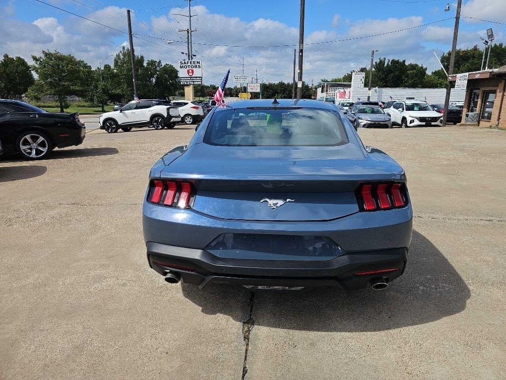 Ford Mustang EcoBoost Fastback 2025