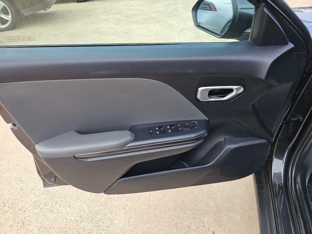 2025 Kia K4 LXS - Photo 12