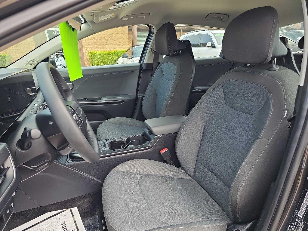 2025 Kia K4 LXS - Photo 13