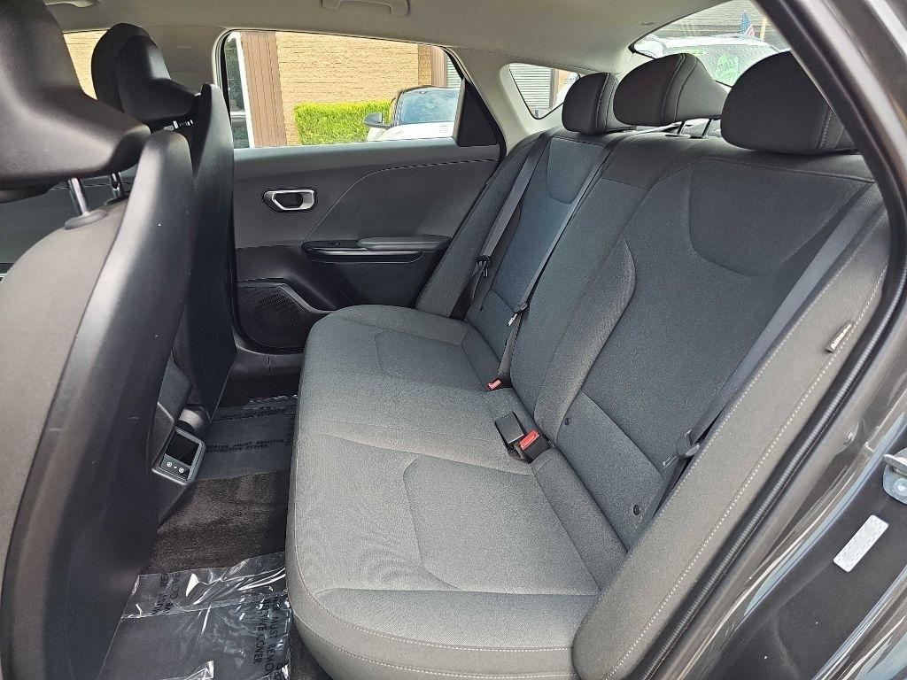 2025 Kia K4 LXS - Photo 15