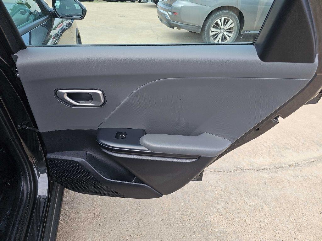 2025 Kia K4 LXS - Photo 16