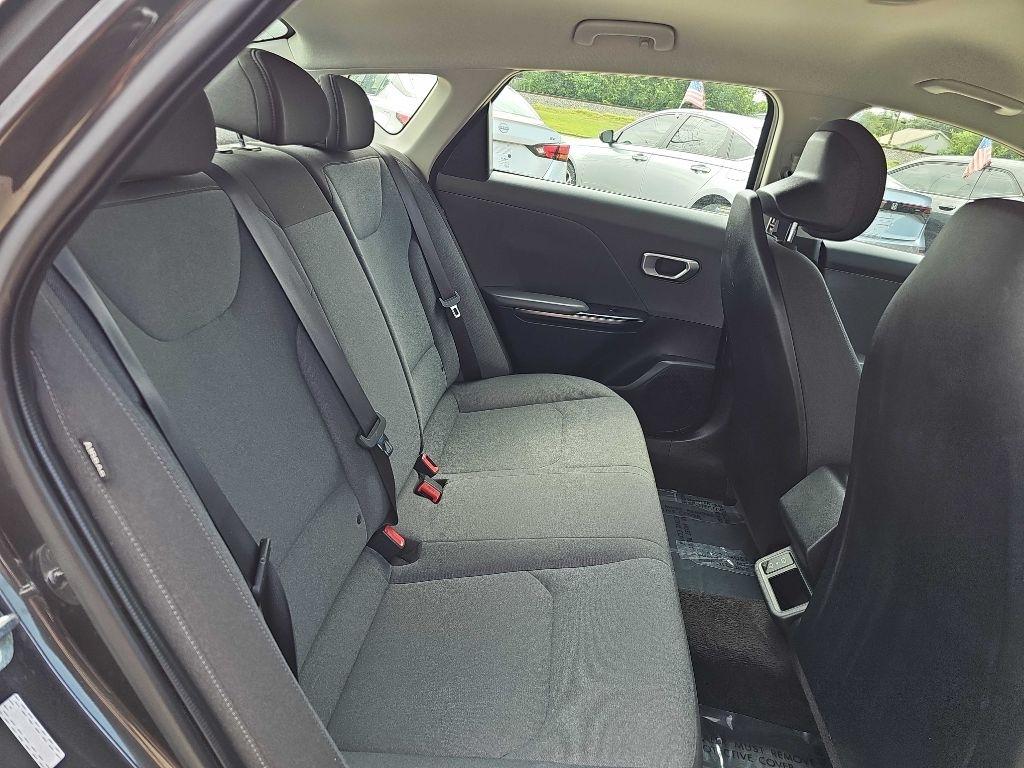 2025 Kia K4 LXS - Photo 17