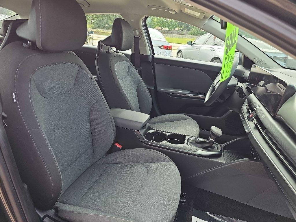 2025 Kia K4 LXS - Photo 19
