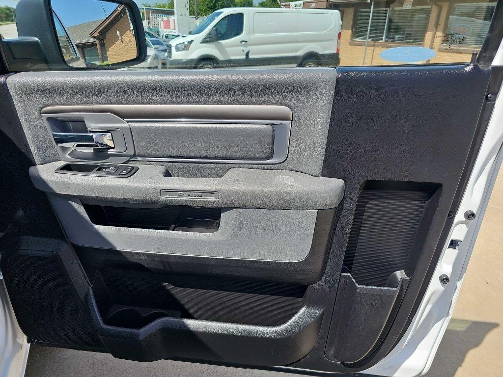 RAM 1500 Tradesman 4x4 Regular Cab 8' Box 2017