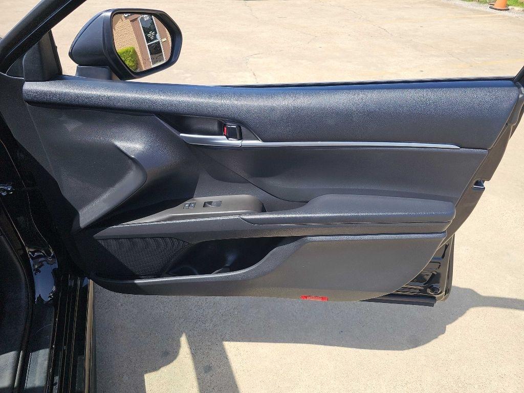 Toyota Camry SE Auto (Natl) 2024