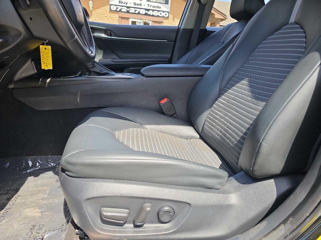 Toyota Camry SE Auto (Natl) 2024
