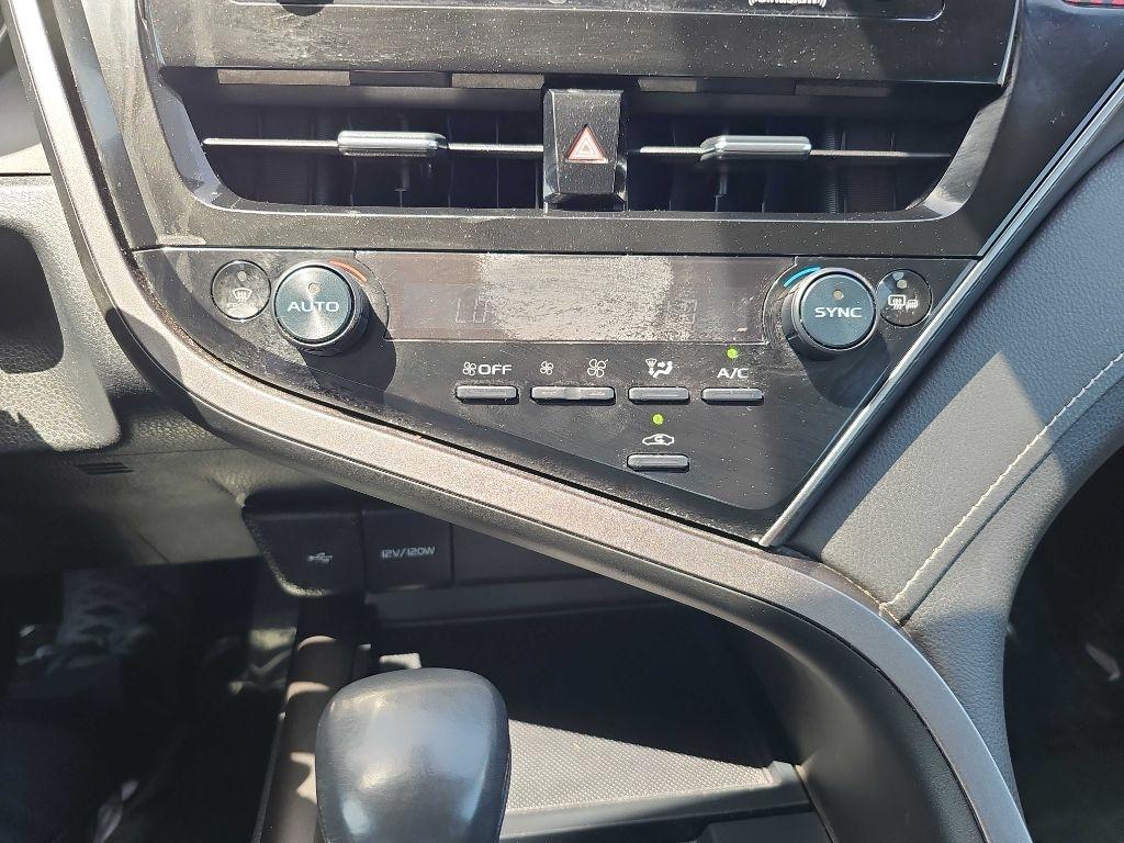 Toyota Camry SE Auto (Natl) 2024