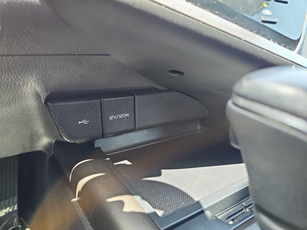 Toyota Camry SE Auto (Natl) 2024