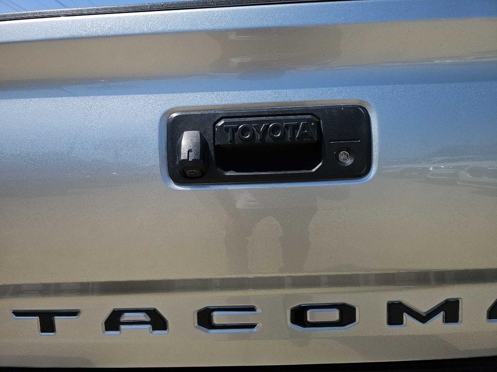 Toyota Tacoma 2WD TRD Off Road Double Cab 5' Bed V6 AT (Natl) 2022