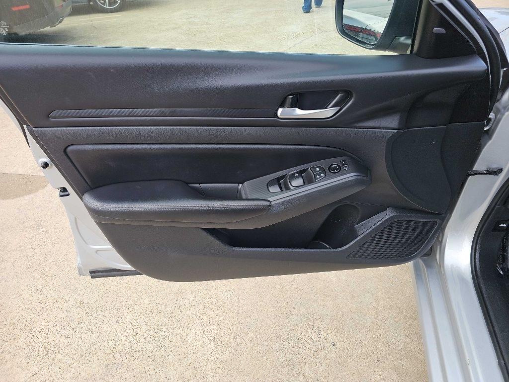 Nissan Altima 2.5 SV Sedan 2024