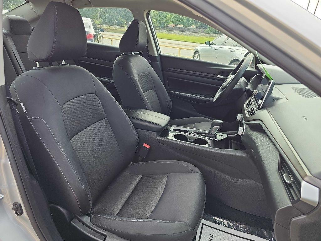 Nissan Altima 2.5 SV Sedan 2024