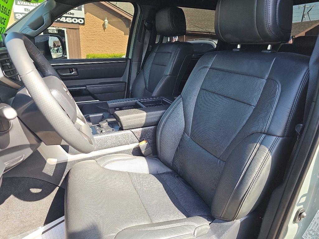 Toyota Tundra 4WD Platinum CrewMax 5.5' Bed (Natl) 2025