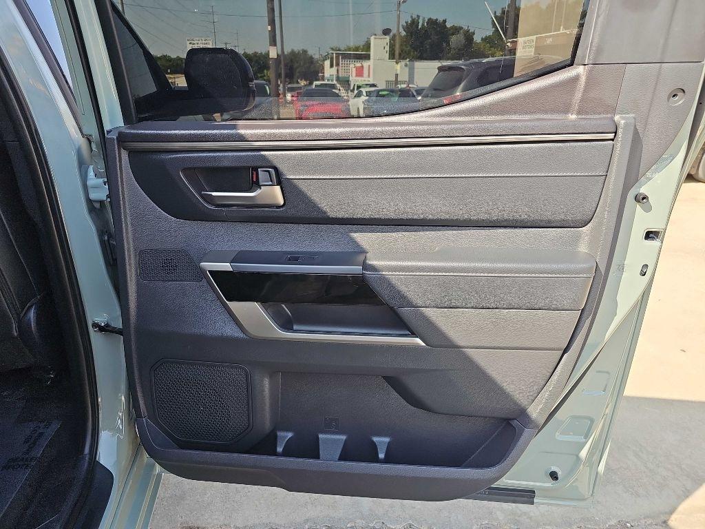 Toyota Tundra 4WD Platinum CrewMax 5.5' Bed (Natl) 2025