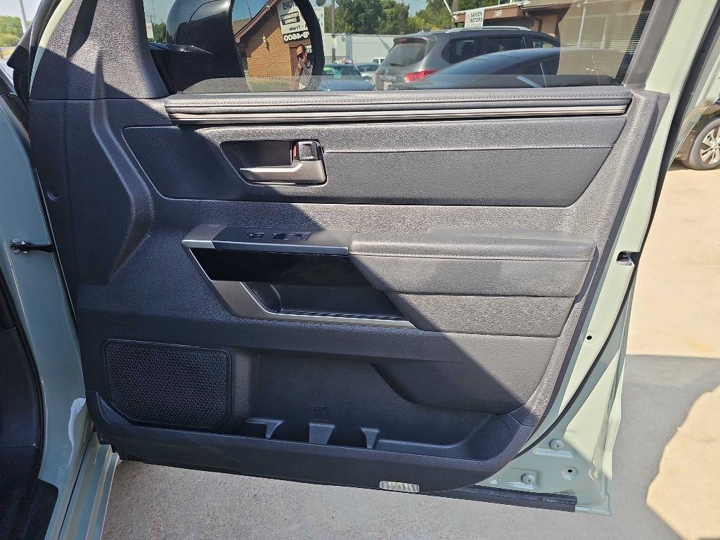 Toyota Tundra 4WD Platinum CrewMax 5.5' Bed (Natl) 2025