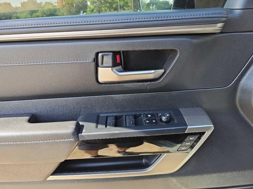 Toyota Tundra 4WD Platinum CrewMax 5.5' Bed (Natl) 2025