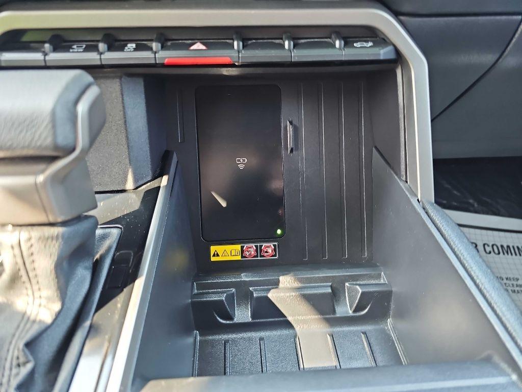 Toyota Tundra 4WD Platinum CrewMax 5.5' Bed (Natl) 2025