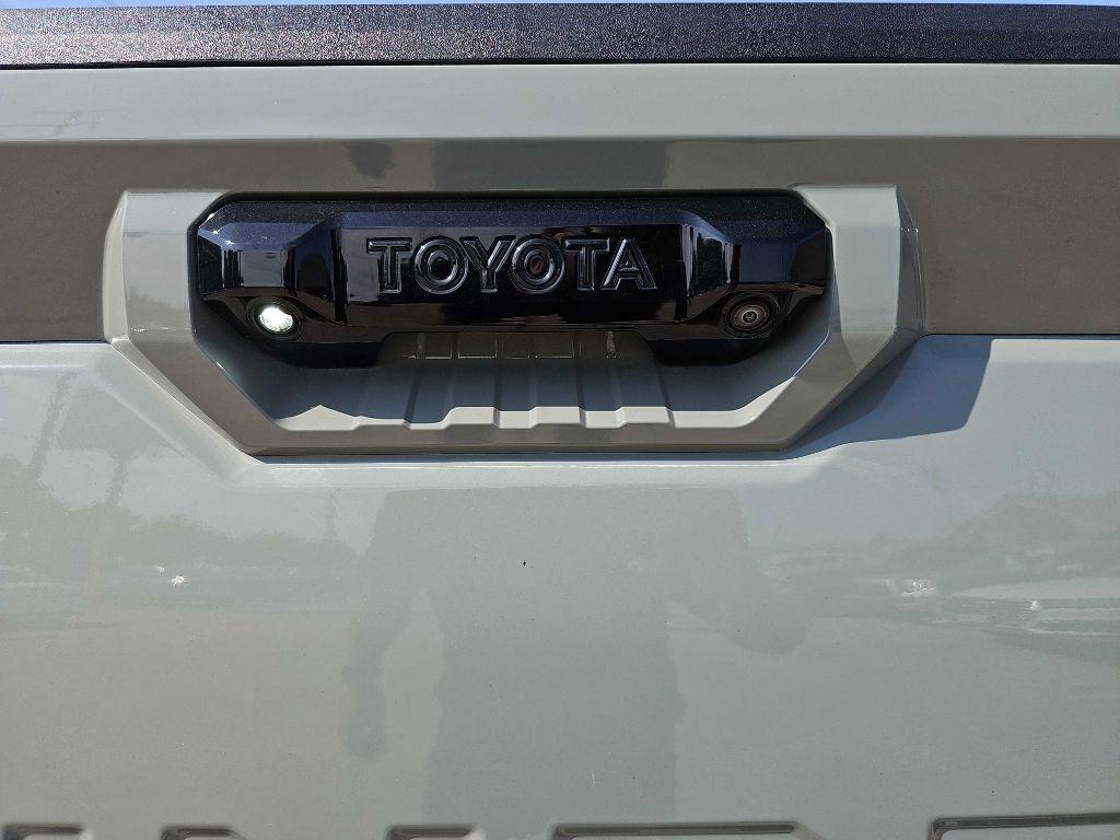 Toyota Tundra 4WD Platinum CrewMax 5.5' Bed (Natl) 2025