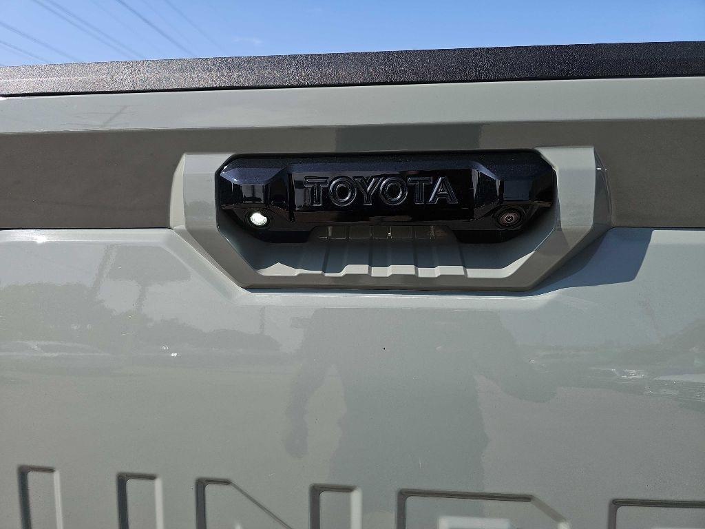 Toyota Tundra 4WD Platinum CrewMax 5.5' Bed (Natl) 2025