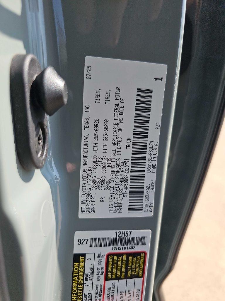 Toyota Tundra 4WD Platinum CrewMax 5.5' Bed (Natl) 2025