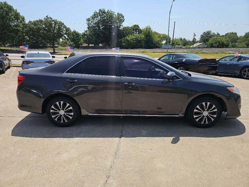 Toyota Camry 4dr Sdn I4 Auto XLE (Natl) 2013