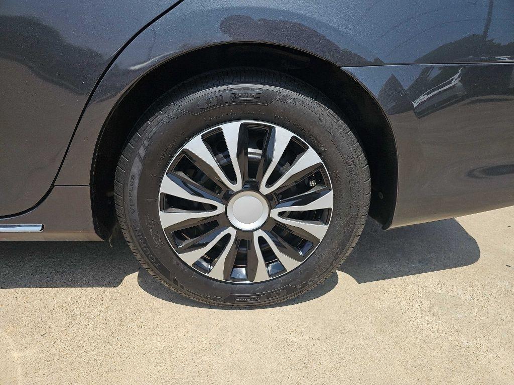 Toyota Camry 4dr Sdn I4 Auto XLE (Natl) 2013