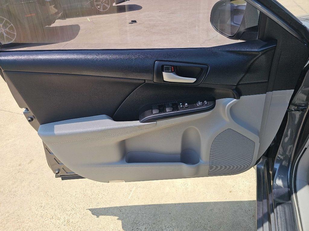 Toyota Camry 4dr Sdn I4 Auto XLE (Natl) 2013