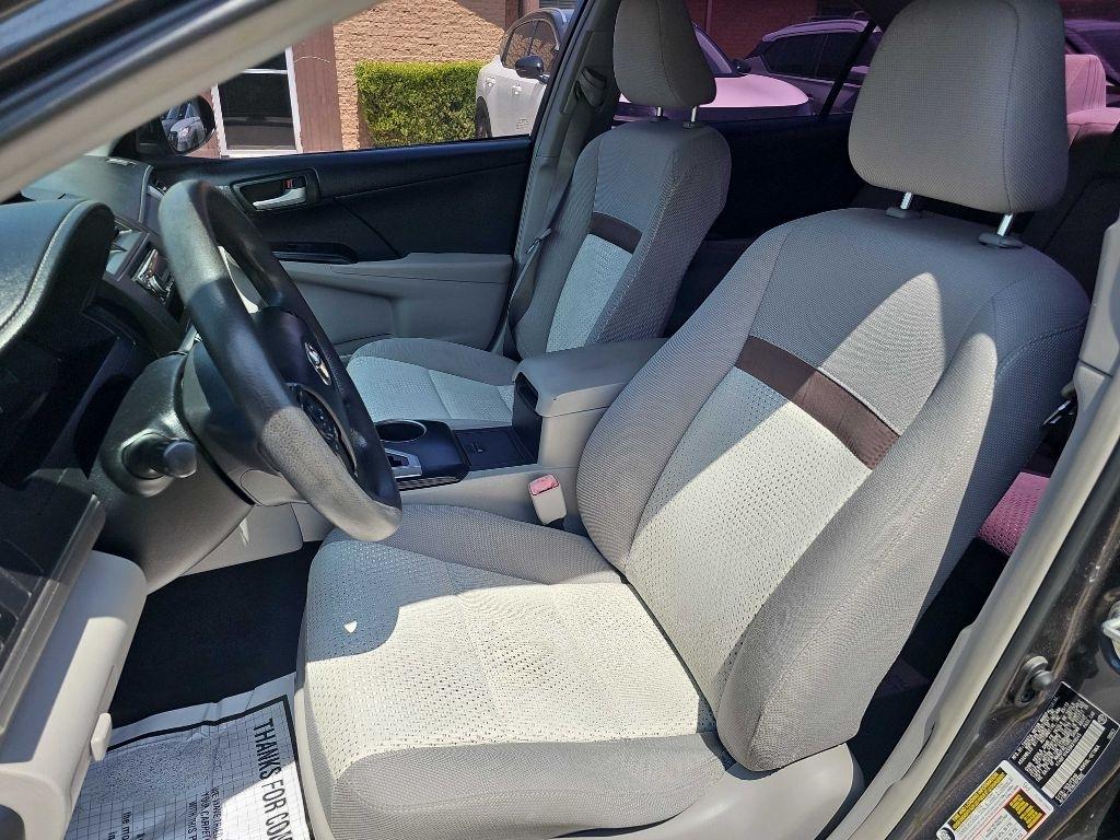 Toyota Camry 4dr Sdn I4 Auto XLE (Natl) 2013