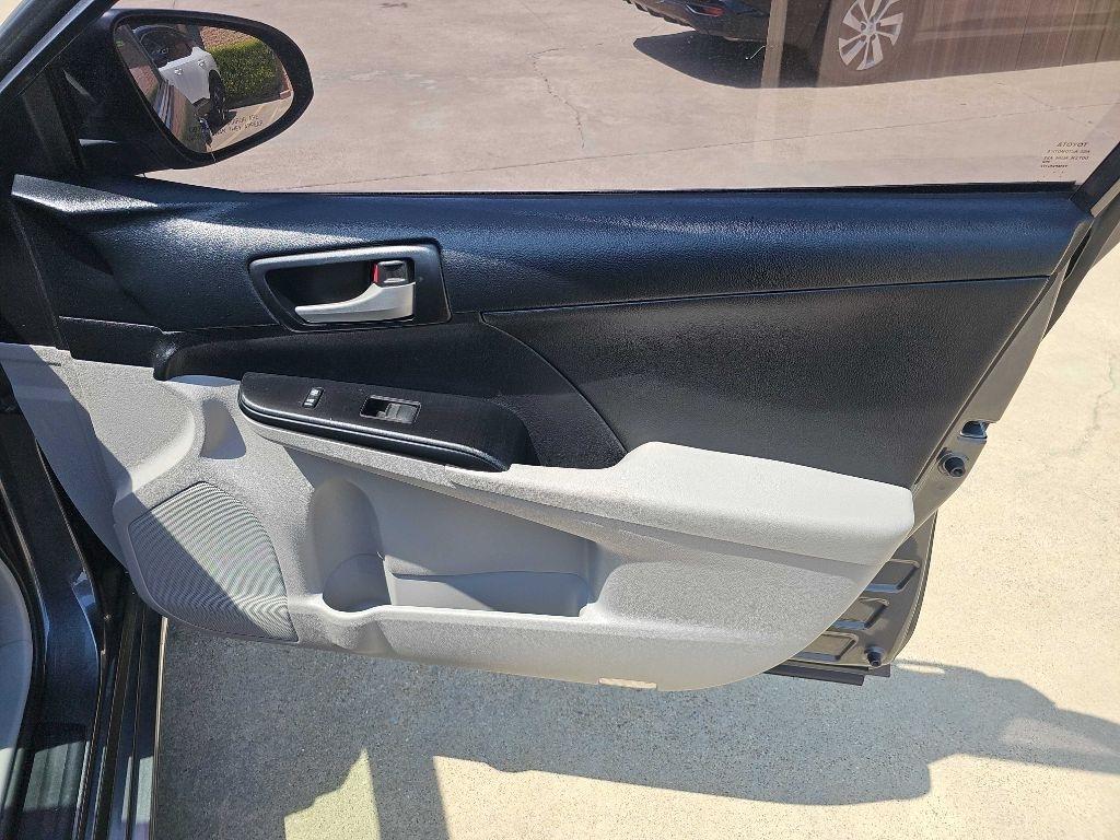 Toyota Camry 4dr Sdn I4 Auto XLE (Natl) 2013
