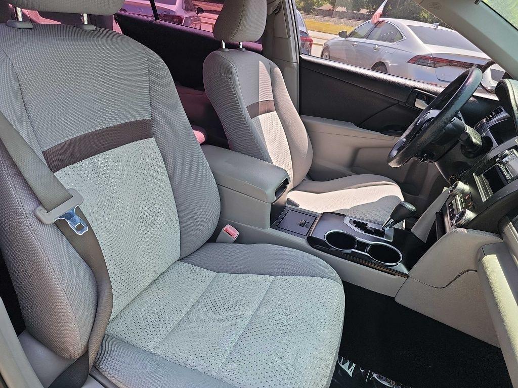 Toyota Camry 4dr Sdn I4 Auto XLE (Natl) 2013
