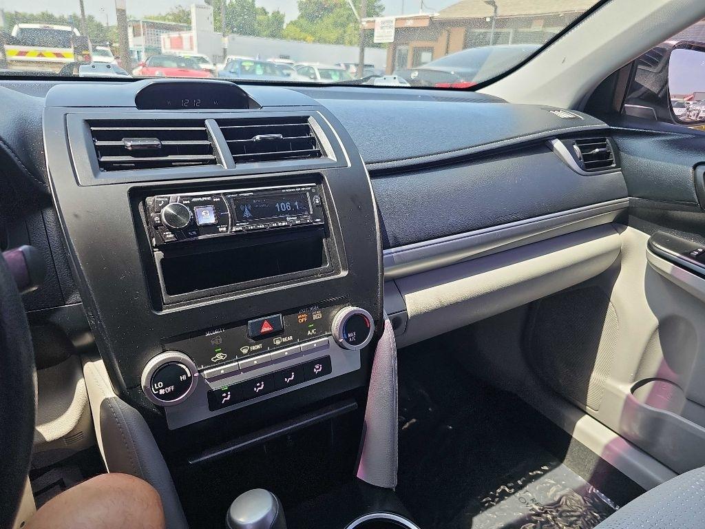Toyota Camry 4dr Sdn I4 Auto XLE (Natl) 2013