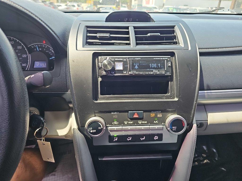 Toyota Camry 4dr Sdn I4 Auto XLE (Natl) 2013