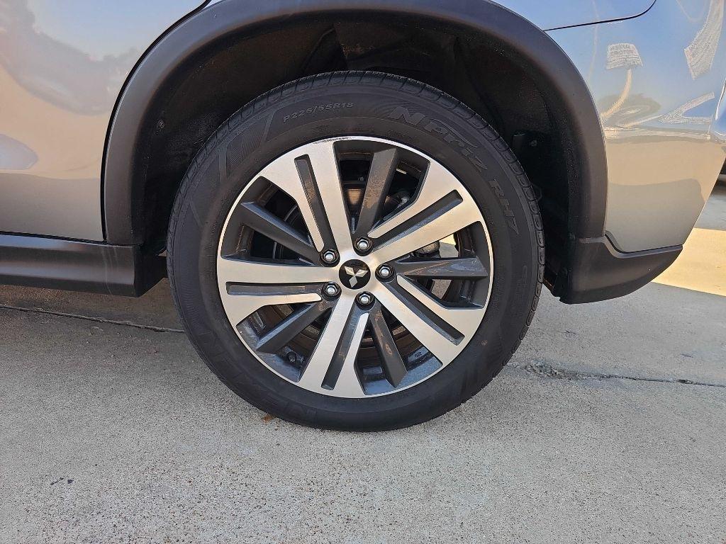 Mitsubishi Outlander Sport photo 11