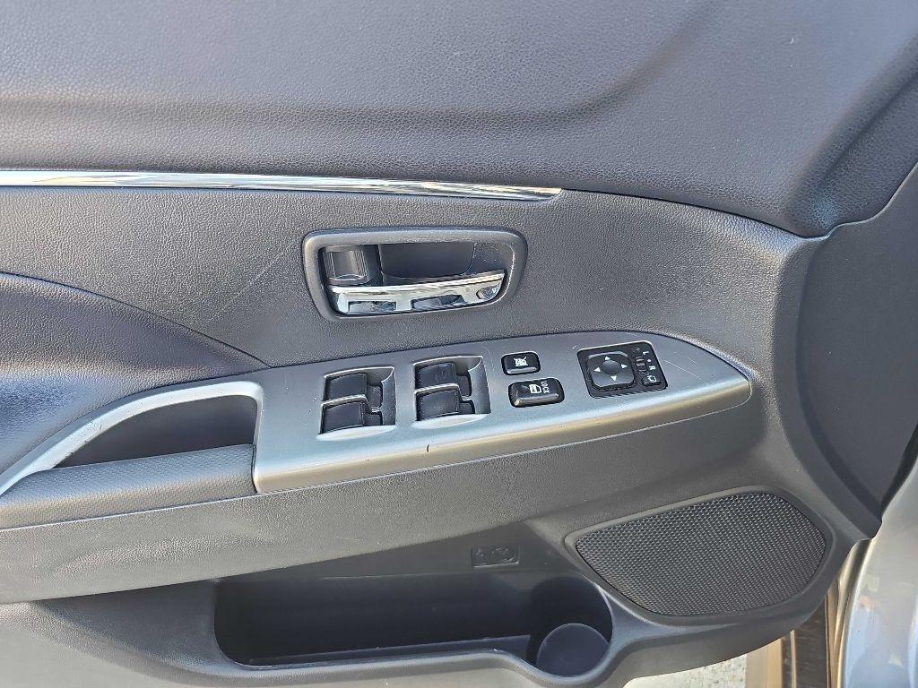 Mitsubishi Outlander Sport photo 20