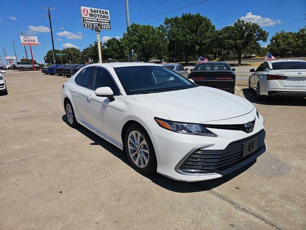 Toyota Camry LE Auto (Natl) 2021