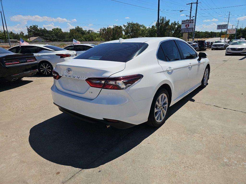 Toyota Camry LE Auto (Natl) 2021