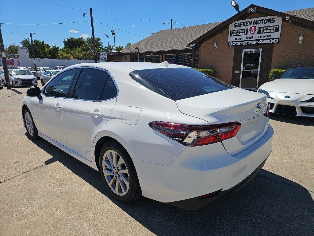 Toyota Camry LE Auto (Natl) 2021