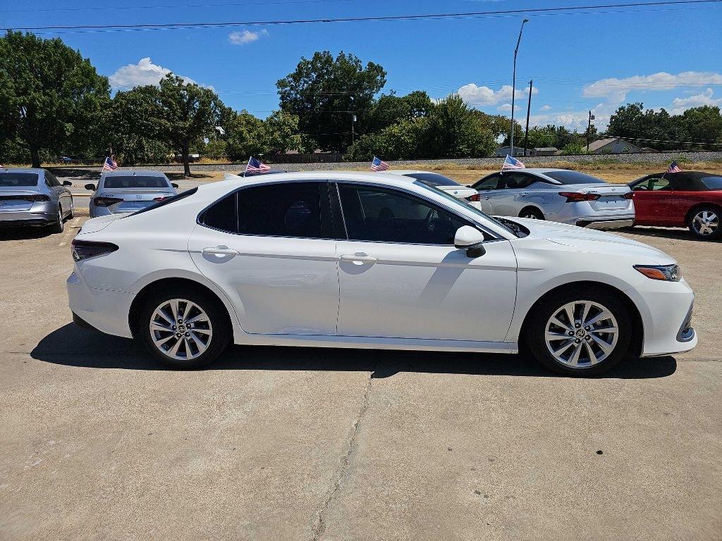 Toyota Camry LE Auto (Natl) 2021