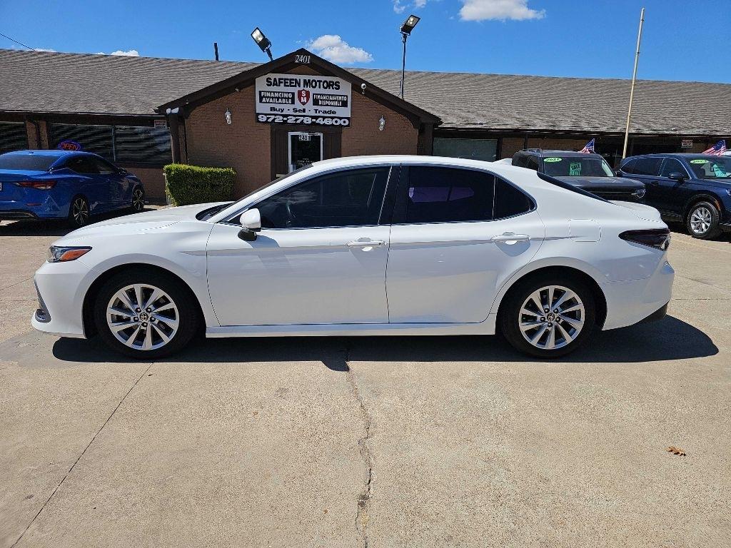 Toyota Camry LE Auto (Natl) 2021