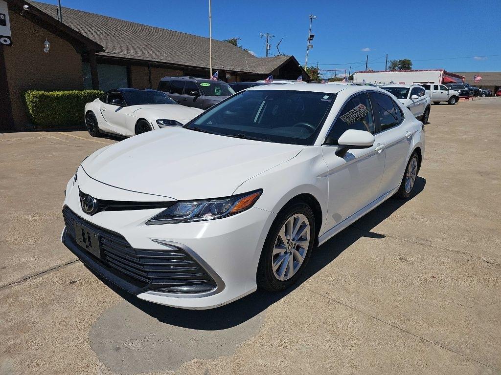 Toyota Camry LE Auto (Natl) 2021