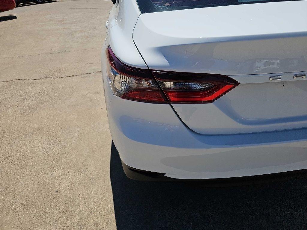 Toyota Camry LE Auto (Natl) 2021