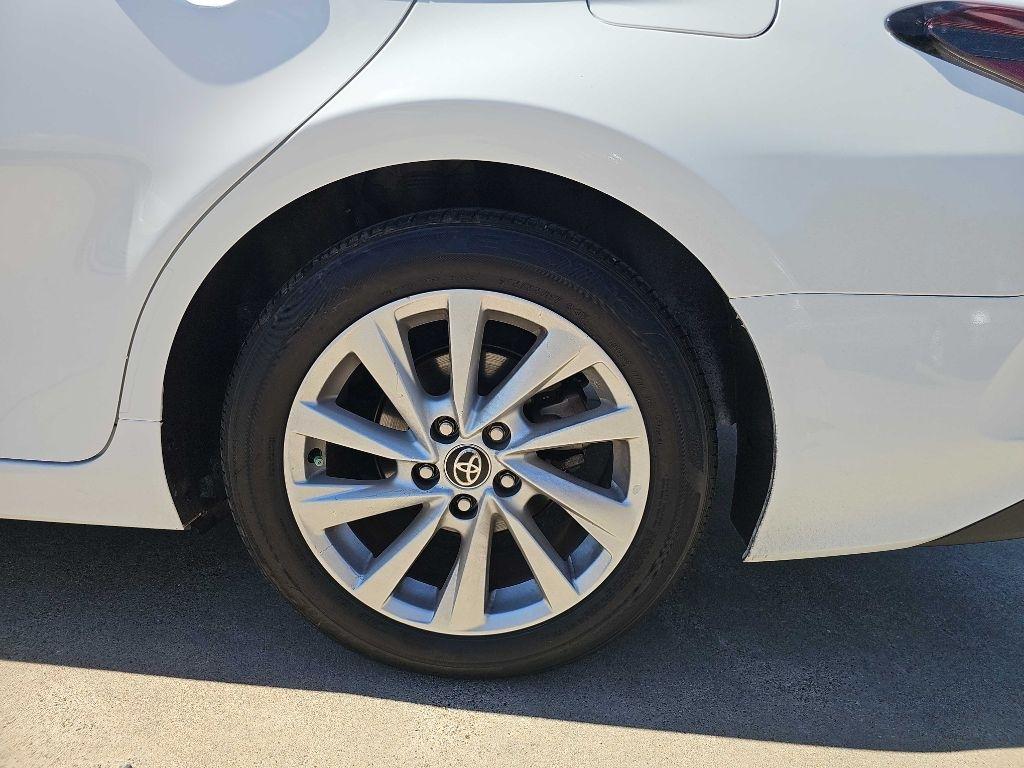 Toyota Camry LE Auto (Natl) 2021