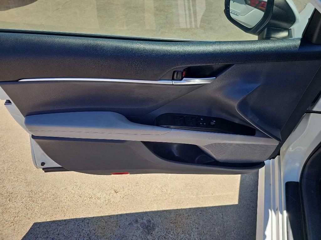 Toyota Camry LE Auto (Natl) 2021