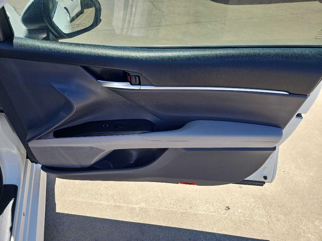Toyota Camry LE Auto (Natl) 2021