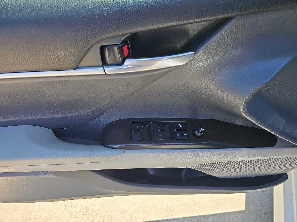 Toyota Camry LE Auto (Natl) 2021