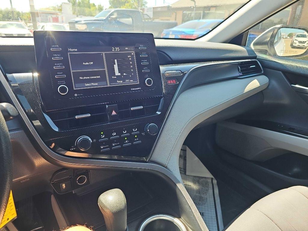 Toyota Camry LE Auto (Natl) 2021