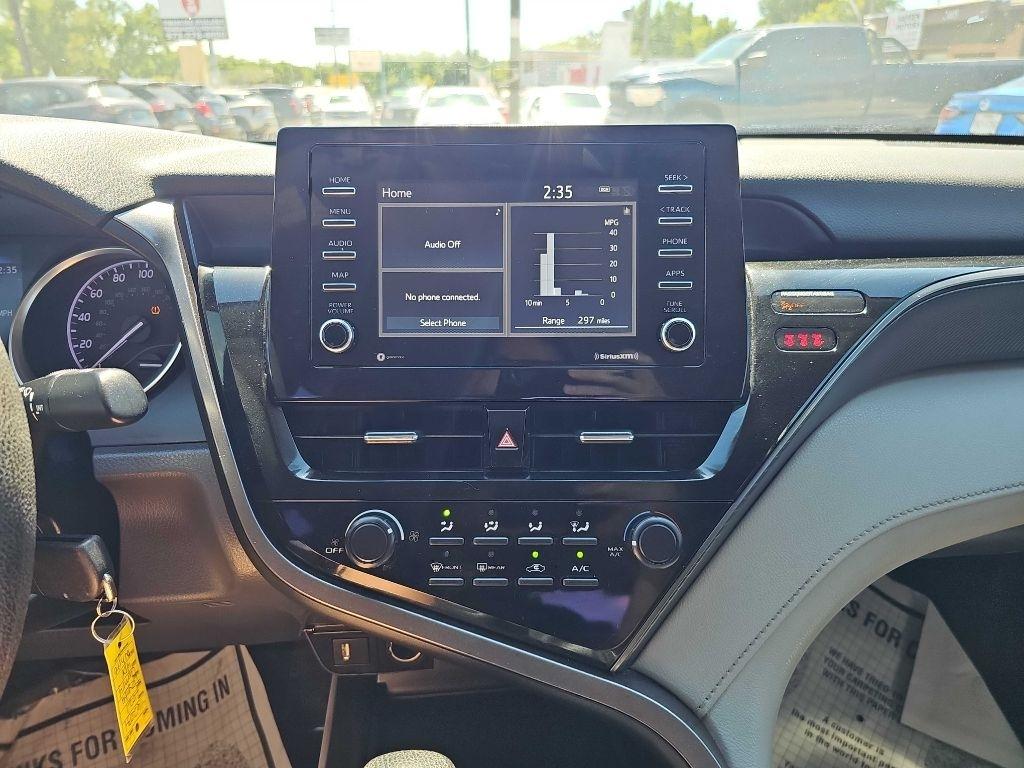 Toyota Camry LE Auto (Natl) 2021