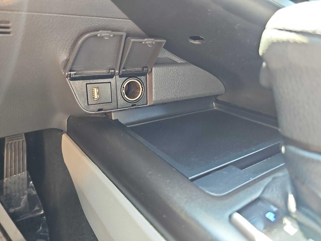 Toyota Camry LE Auto (Natl) 2021