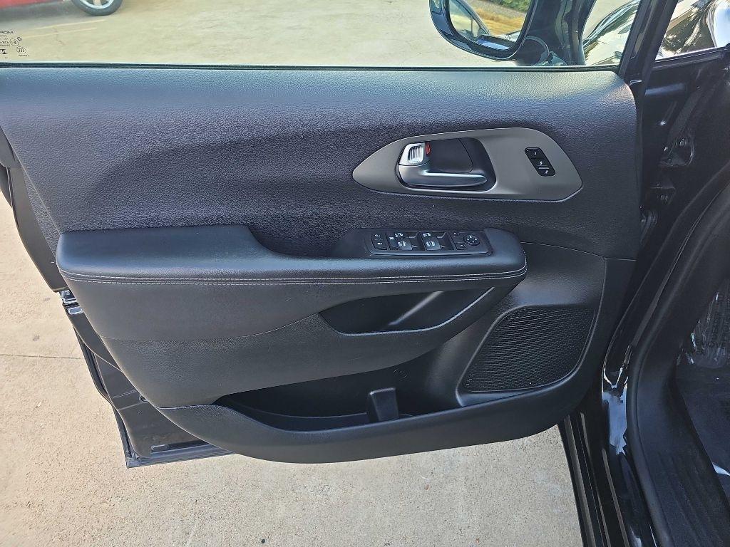 Chrysler Pacifica Select FWD 2025