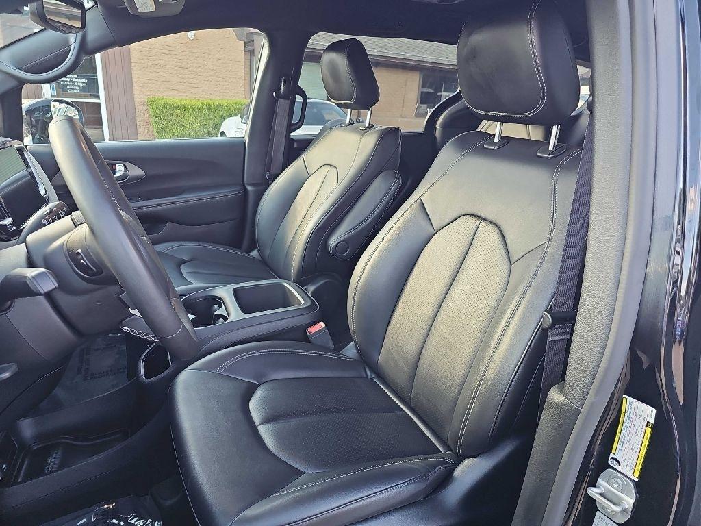 Chrysler Pacifica Select FWD 2025
